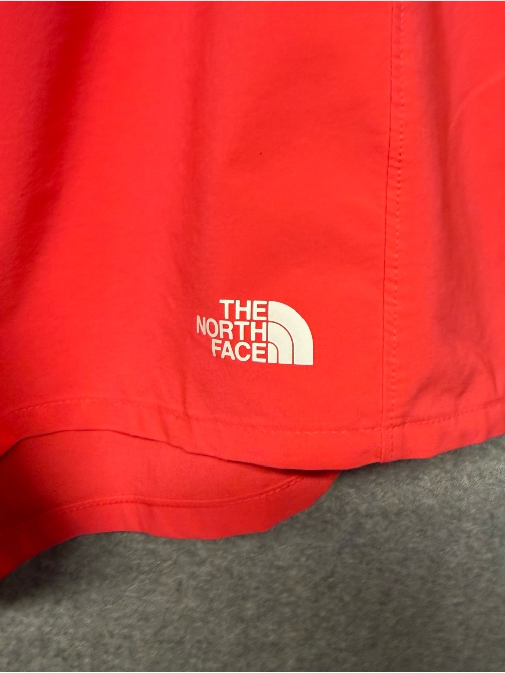 The North Face Women's Red Woven Polyester Athletic Shorts Pockets 3" Inseam SzM - Picture 2 of 11